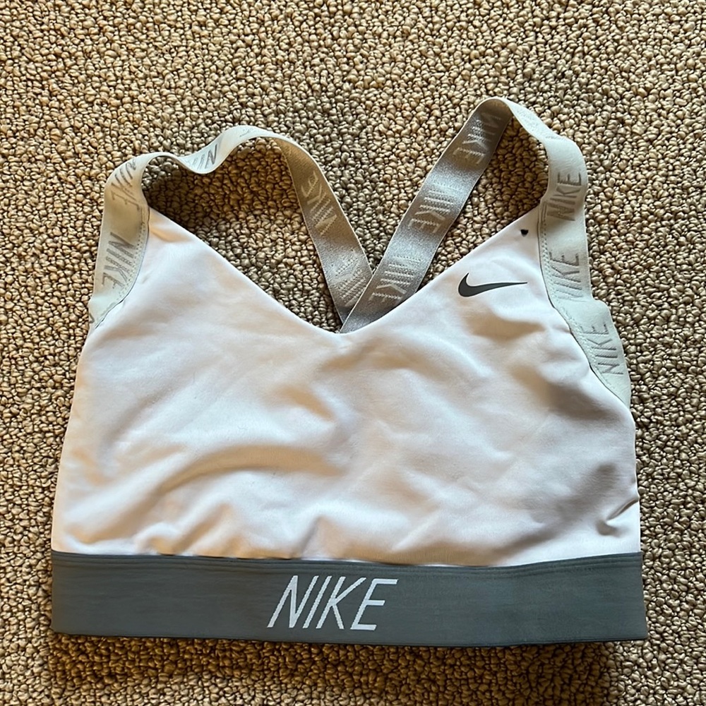 🌟🌟 Nike Sports Bra - Size M ⭐️⭐️